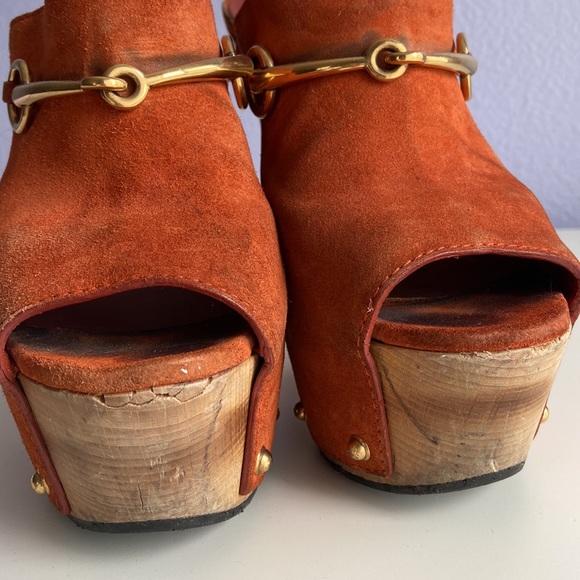 Gucci 6” wooden heels burnt orange suede upper with golden horsebit - Picture 12 of 16